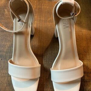 New   Brand new size 6 White pumps Sandals